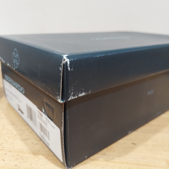 Bernardo Ellie Ankle Strap Flat - Picture 10 of 12